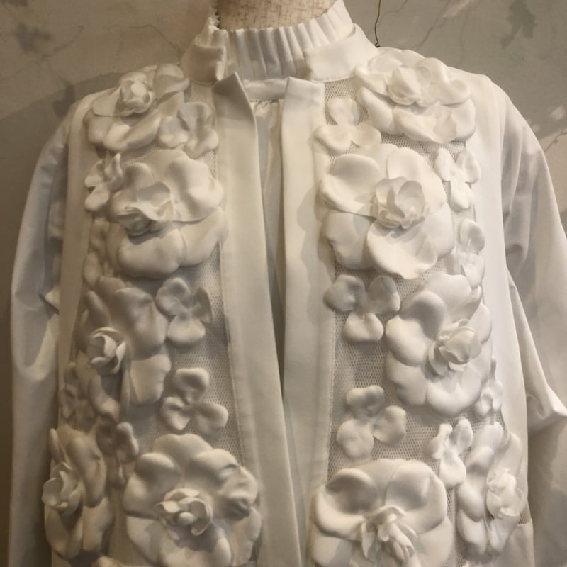 さえらレインダンス ジュリアのフラワーモチーフが豪華でかわいい