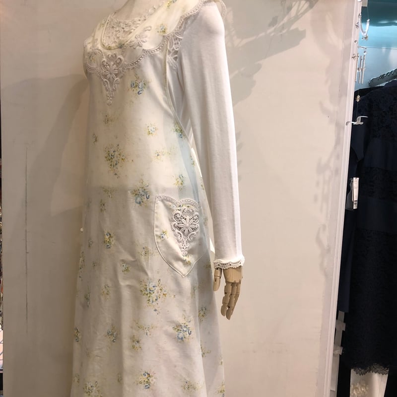 アキアカネ エプロン | さえら POTECHINO マリーアン金沢