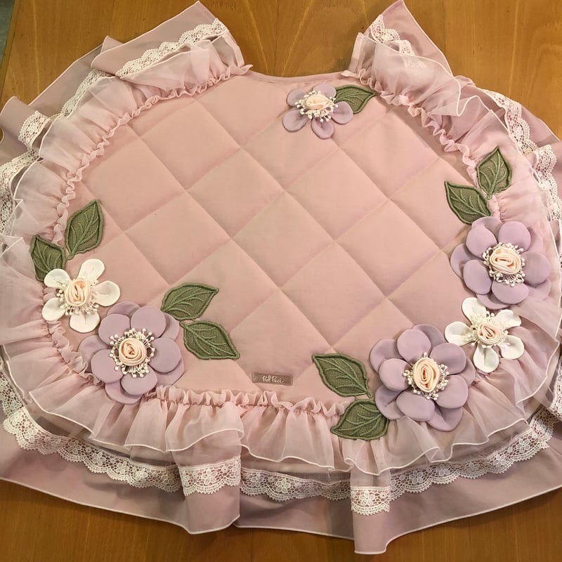 さえら、ポテチーノ　ベルパーチ　アキアカネ　立体豪華ローズ柄トイレマット さえら、ポテチーノ ベルパーチ アキアカネ 立体豪華ローズ柄トイレ