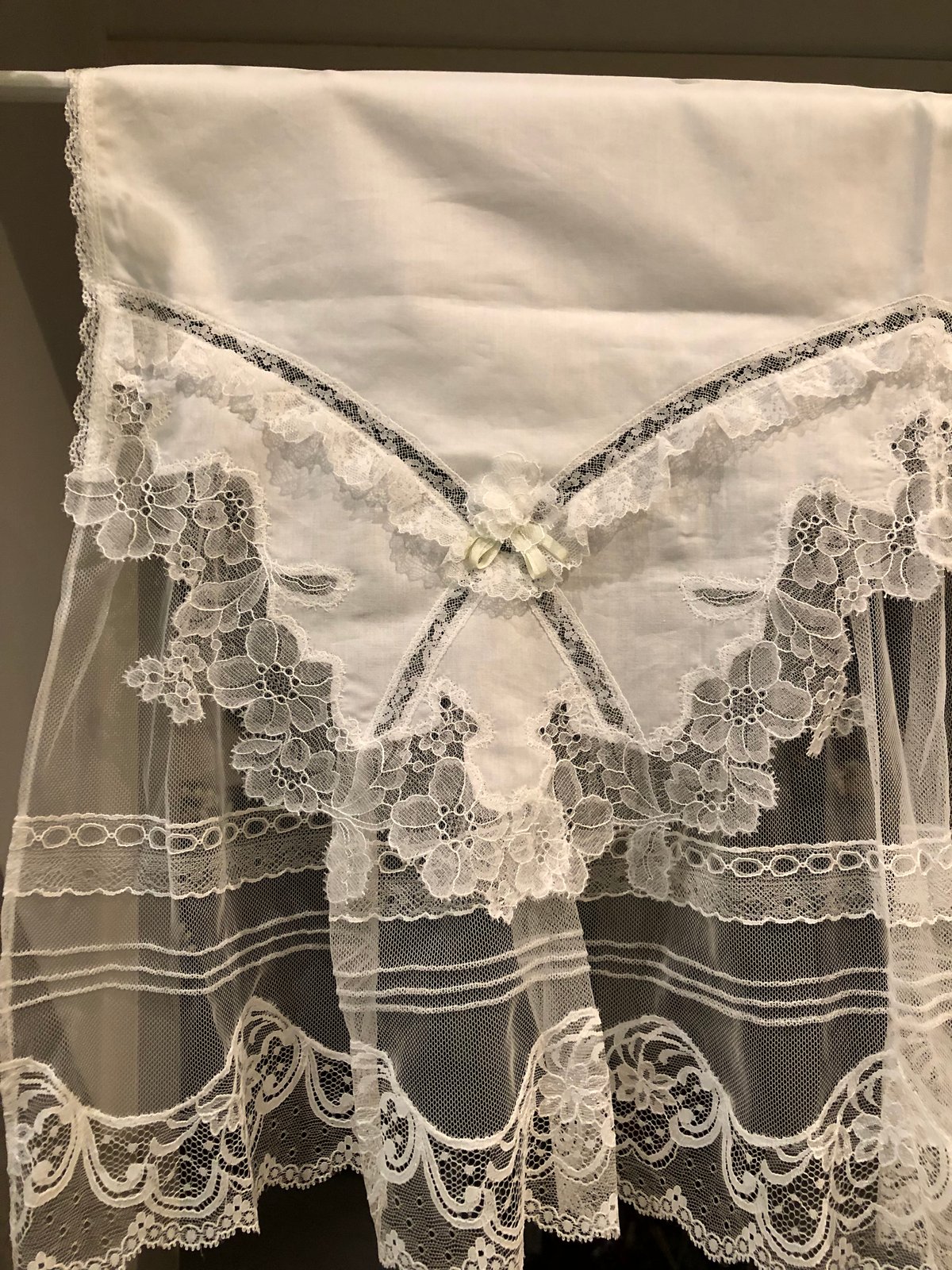 ヒスクローネ　カフェカーテン ヒスクローネ カフェカーテン | さえら POTECHINO マリーアン金沢