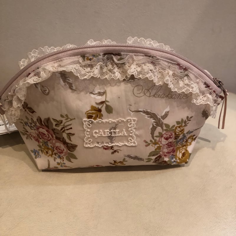 ❤️さえら★アキアカネ★美しいお花モチーフリボンとお花柄のエレガントフリルポーチ大 ❤️さえら☆アキアカネ☆美しいお花モチーフリボンとお花柄の