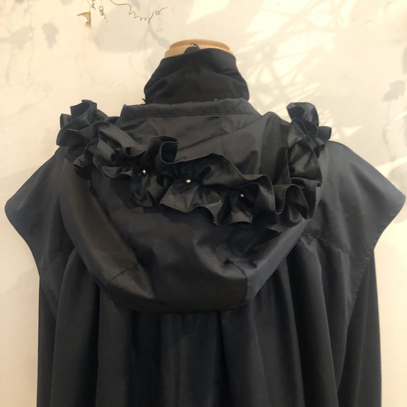 さえらPOTECHINOポテチーノ素敵なブラックフリル付きウールベスト さえらPOTECHINOポテチーノ素敵なブラックフリル付きウールベスト