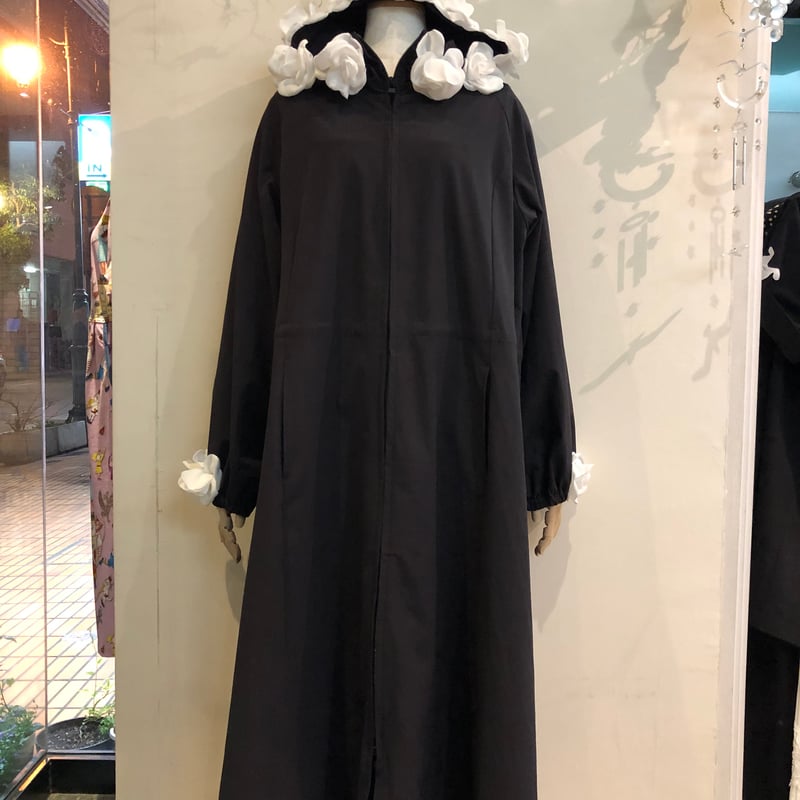 【一度着用クリーニング済】さえらレインダンス立体花 スプリングコート白 2 レインダンス レインコート(フリーサイズ) | さえら POTECHINO