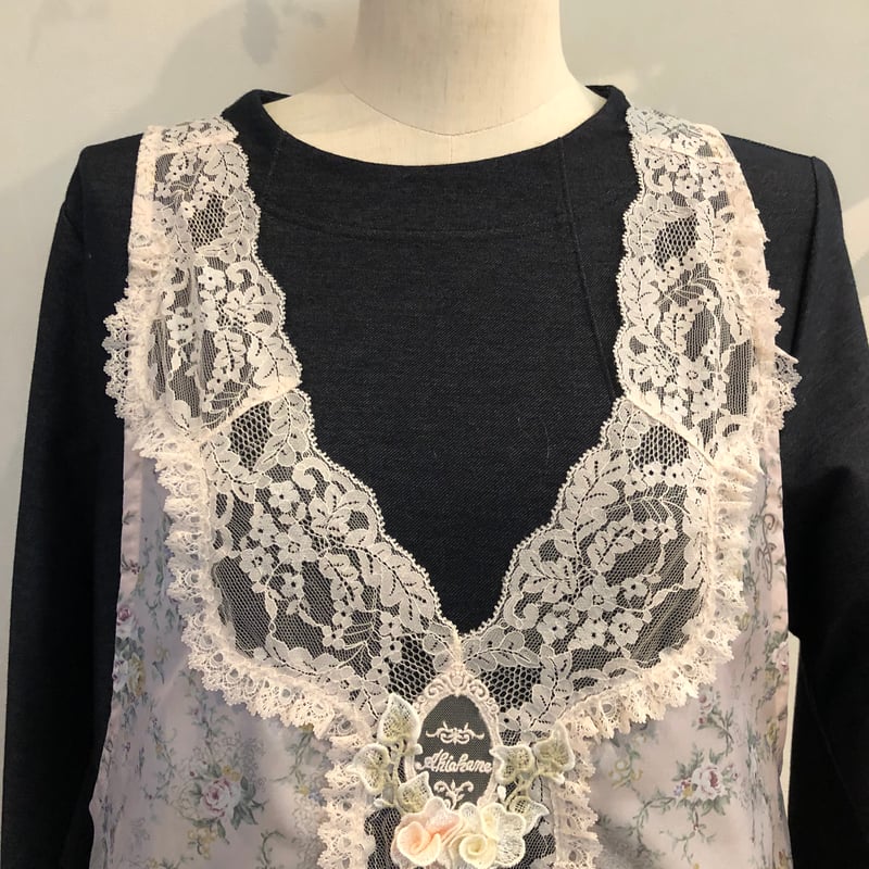 アキアカネ 黒の刺繍エプロン 【公式通販】