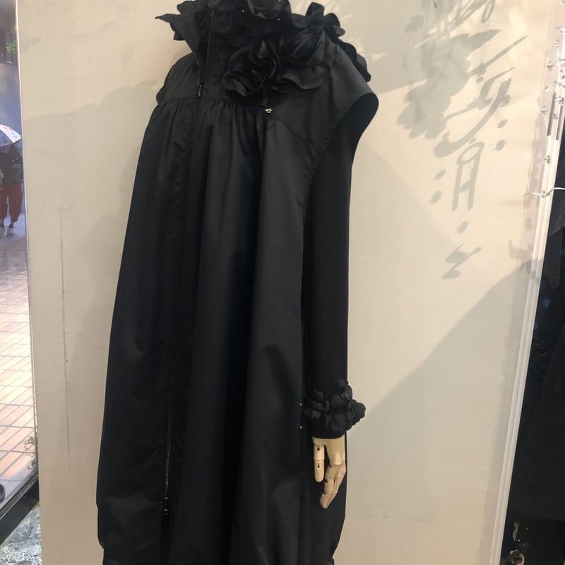 さえらPOTECHINOポテチーノ素敵なブラックフリル付きウールベスト さえらPOTECHINOポテチーノ素敵なブラックフリル付きウールベスト