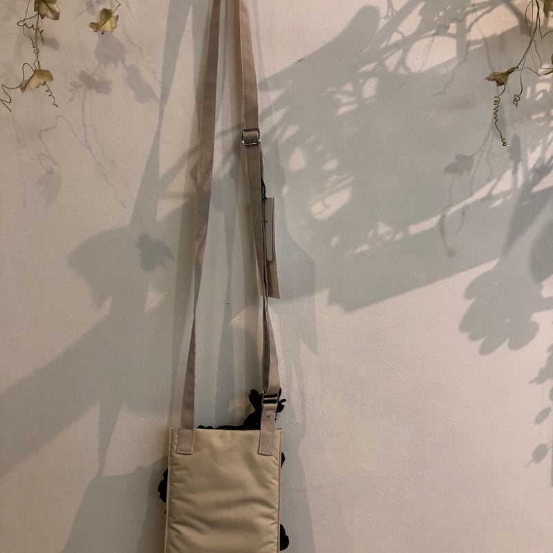 さえら　レインダンス　大人可愛いスマホポーチ美品 楽天市場】再入荷新着正規販売代理店 さえら レインダンス