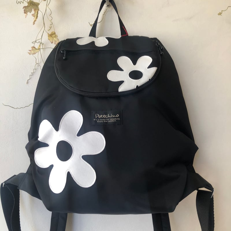 ★美品★POTECHINO★リュック★お花モチーフ★アザラシ★ ポテチーノ リュック(黒×オフのモチーフ) | さえら POTECHINO