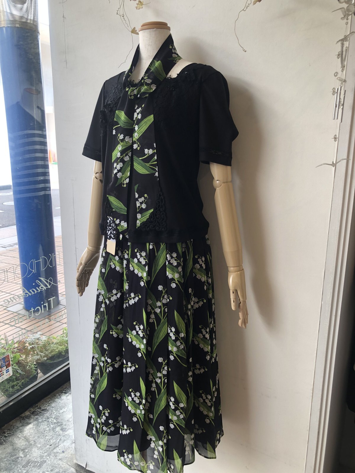 ナパータメロエ すずらんプリントスカート(黒) | さえら POTECHINO