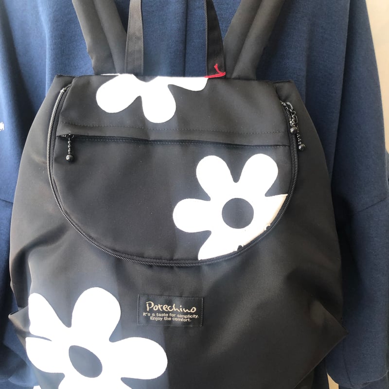 ★美品★POTECHINO★リュック★お花モチーフ★アザラシ★ ポテチーノ リュック(黒×オフのモチーフ) | さえら POTECHINO