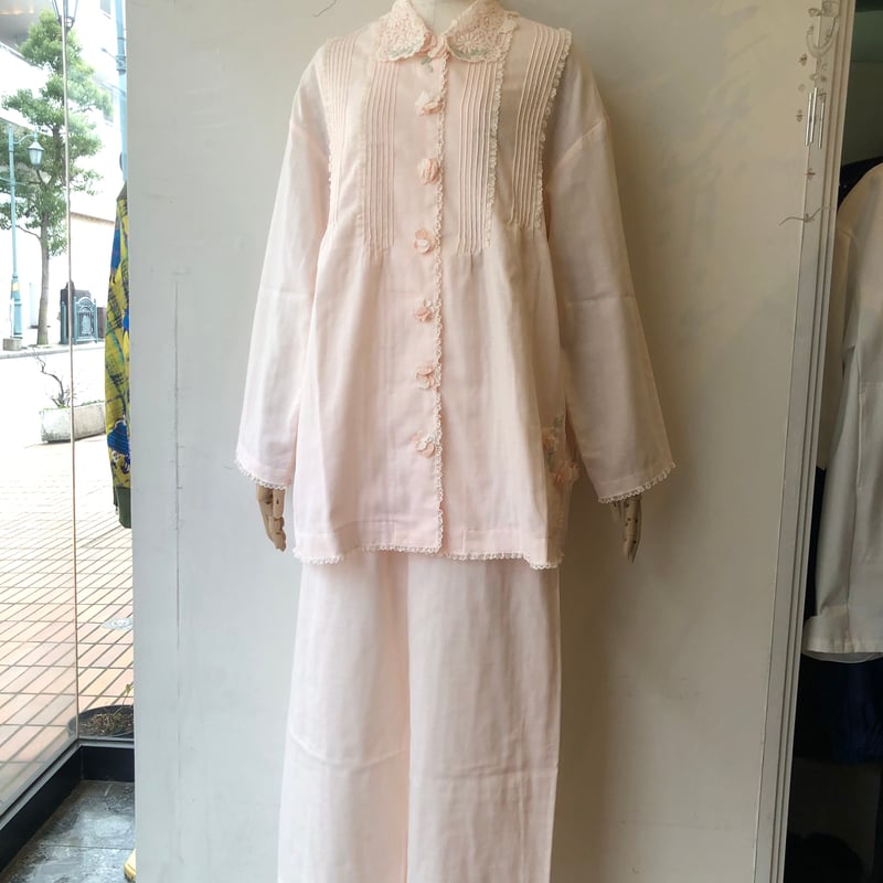さえらヒスクローネパジャマ