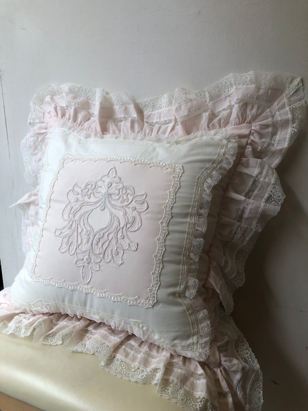 さえら　ヒスクローネ　円形クッション さえら ヒスクローネ 円形クッション 2個セット