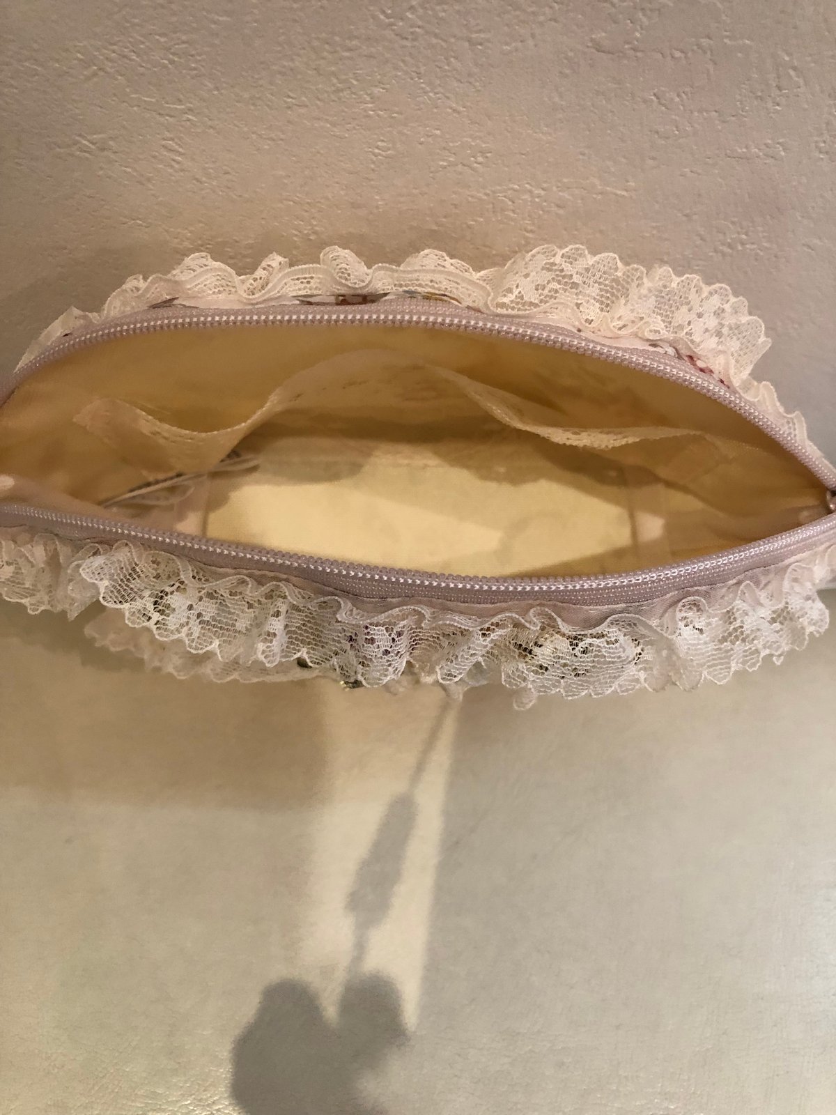 ❤️さえら★アキアカネ★美しいお花モチーフリボンとお花柄のエレガントフリルポーチ大 ❤️さえら☆アキアカネ☆美しいお花モチーフリボンとお花柄の