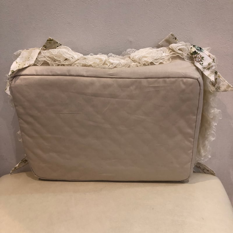 【新品未使用】さえらヒスクローネかごホワイトレースバスケット さえら 未使用品 ヒスクローネ カゴ 中