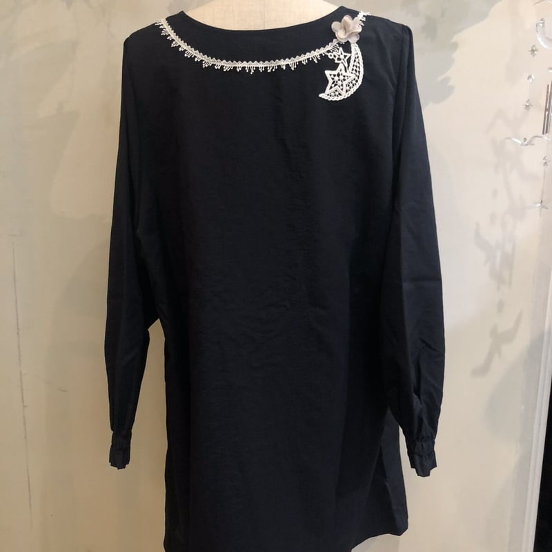 POTECHINO 黒い割烹着 花刺繍