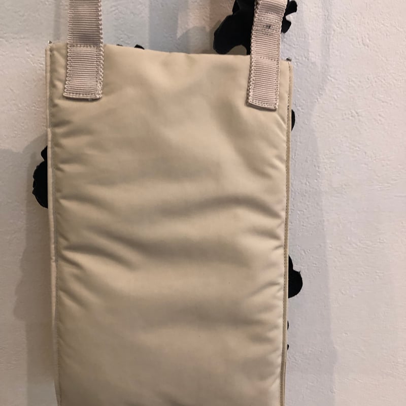 さえら　レインダンス　大人可愛いスマホポーチ美品 さえら レインダンス 大人可愛いスマホポーチ美品 さえら レインダンス