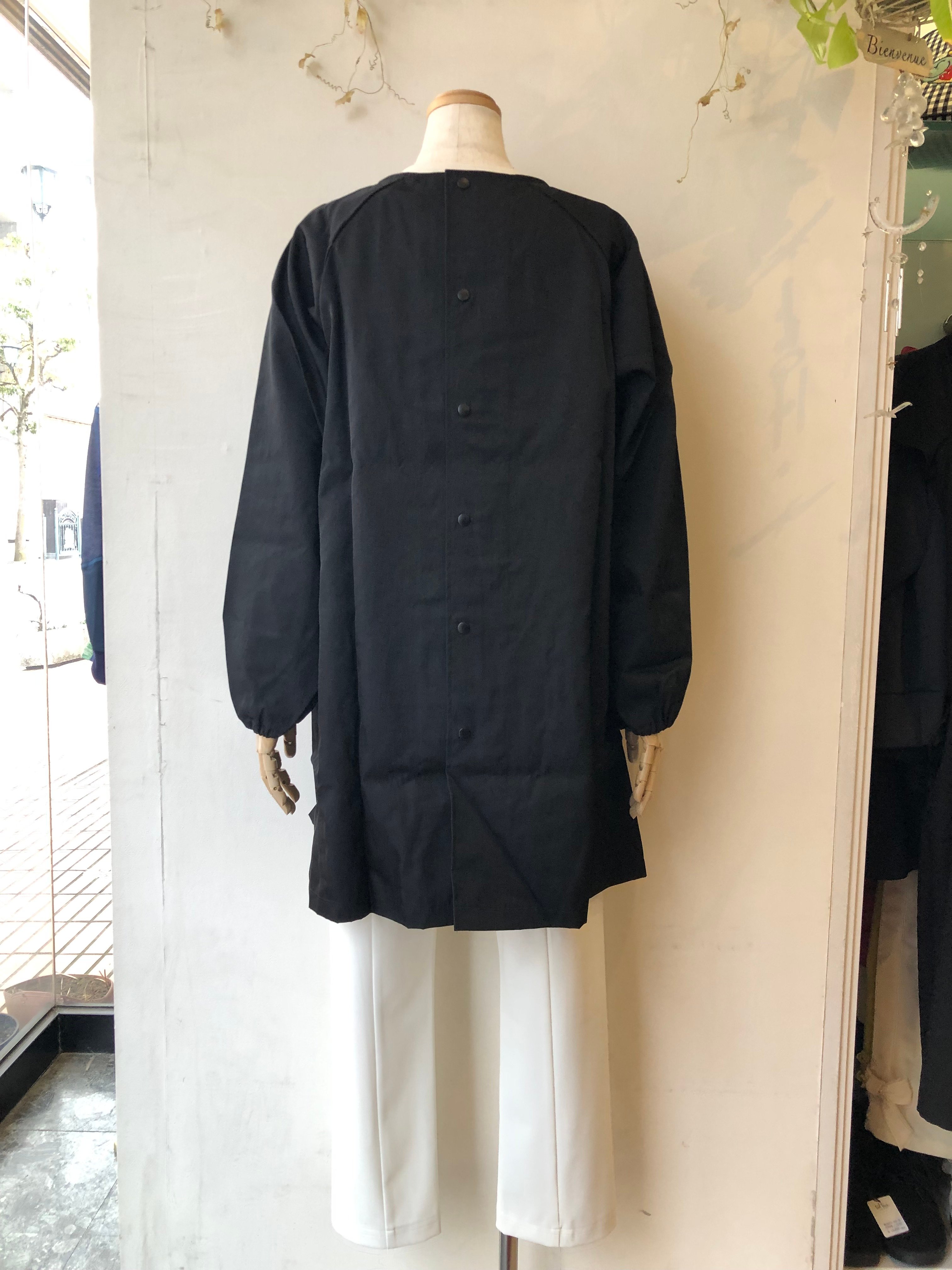 さえら ポテチーノ 黒ナイロン100% 割烹着 ポテチーノ 割烹着 (ガーベラ) | さえら POTECHINO マリーアン金沢