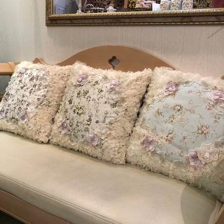 Akiakane アキアカネ★人形付き小物入れ雑貨 直径約15cm ベージュ系 Akiakane アキアカネ☆人形付き小物入れ雑貨 直径約15cm