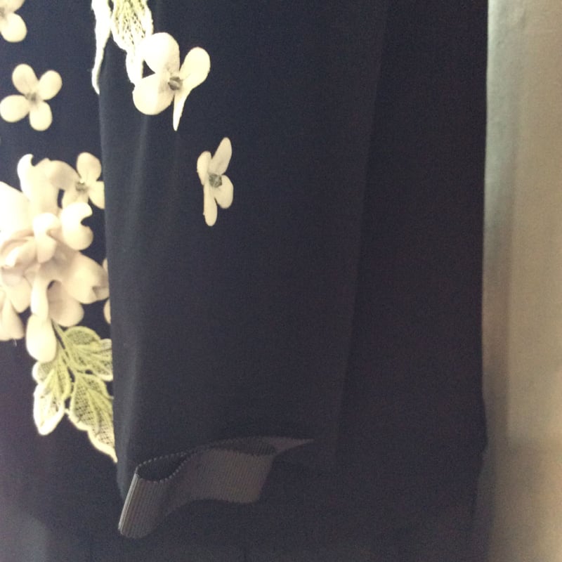 さえら　カーディガン 花刺繍レース 黒 羽織り レインダンス紫陽花カーディガン(黒x薄いグレーのお花) | さえら