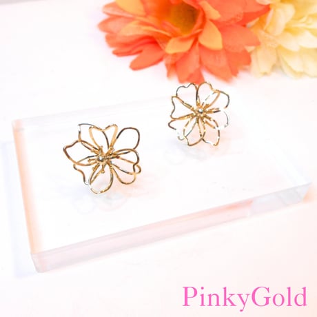 フラワーピアス　thin flower ゴールド　ピンクゴールド