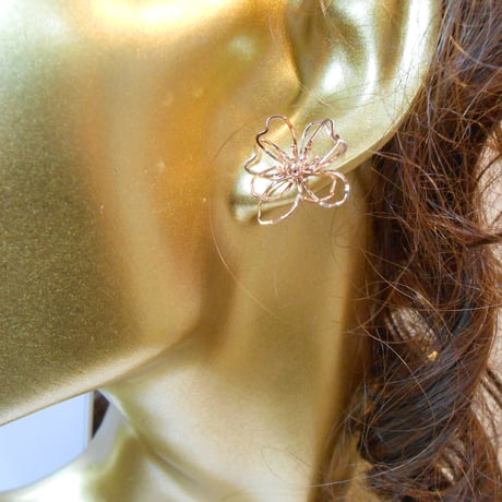 フラワーピアス　thin flower ゴールド　ピンクゴールド
