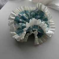 Too much Scrunchie | Green flowers