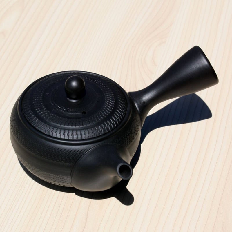 常滑焼 黒窯変平丸トビカンナ急須 ステンレス帯アミ 日本製 | とことこ