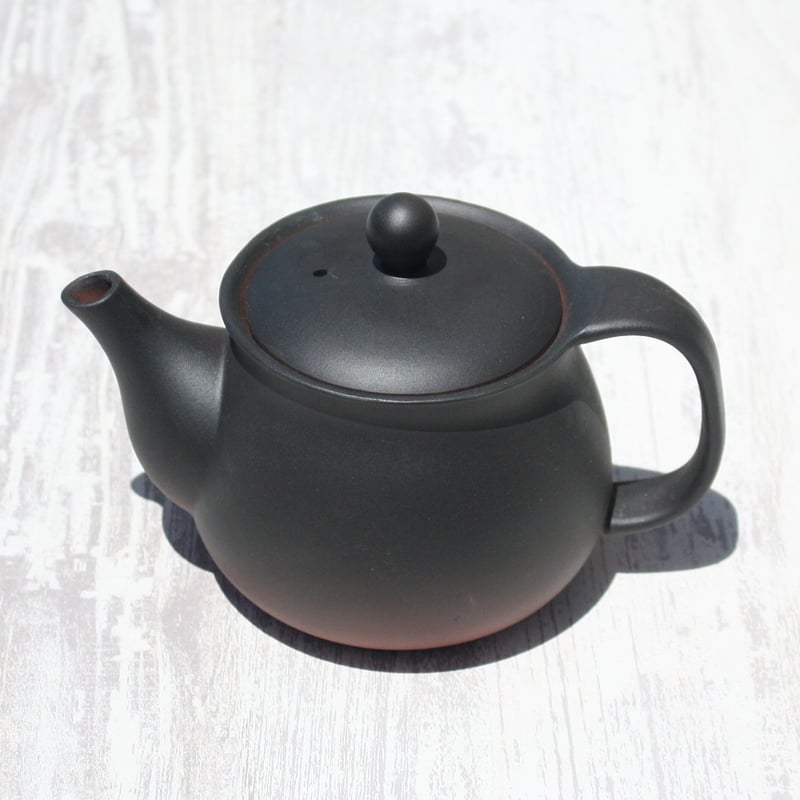 常滑焼　お歯黒壺　MA715 常滑焼 朱泥黒ぼかしポット ステンレス茶こし 日本製 | とことこ