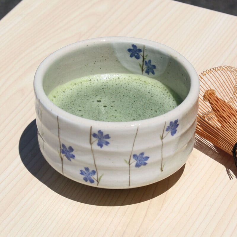 美濃焼 抹茶碗 白化粧枝垂れ青桜 日本製 | とことこパーク