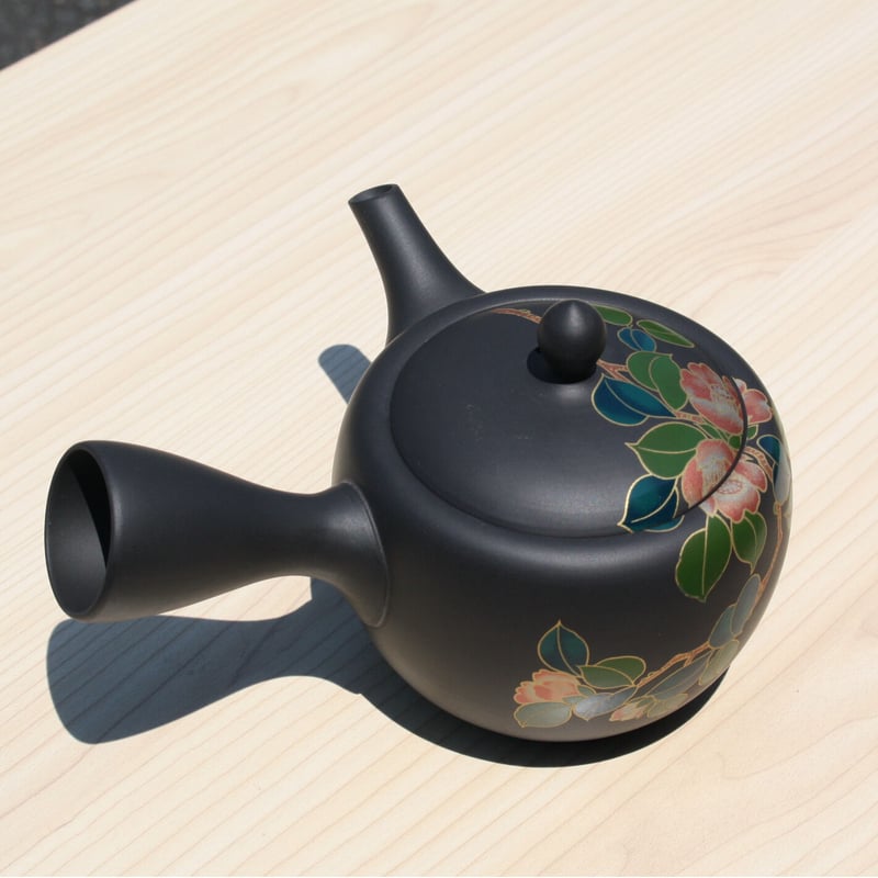 常滑焼 昭萠窯 黒泥山茶花急須 | とことこパーク 常滑焼 昭萠窯 黒泥山茶花急須 | とことこパーク