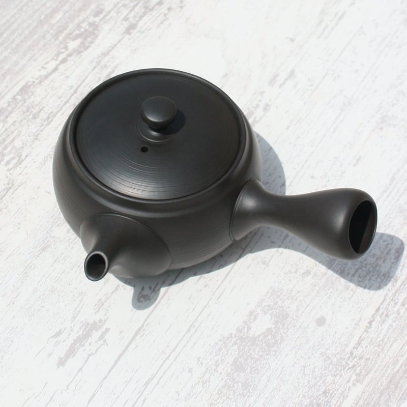 常滑焼 竹春窯 黒窯変釜型スジ引き急須 セラメッシュ（陶製茶こし 