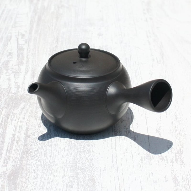 常滑焼黒釉手造茶碗 急須】 常滑焼き（とこなめ焼き） 黒泥 カット朱 帯網 春秋窯 約