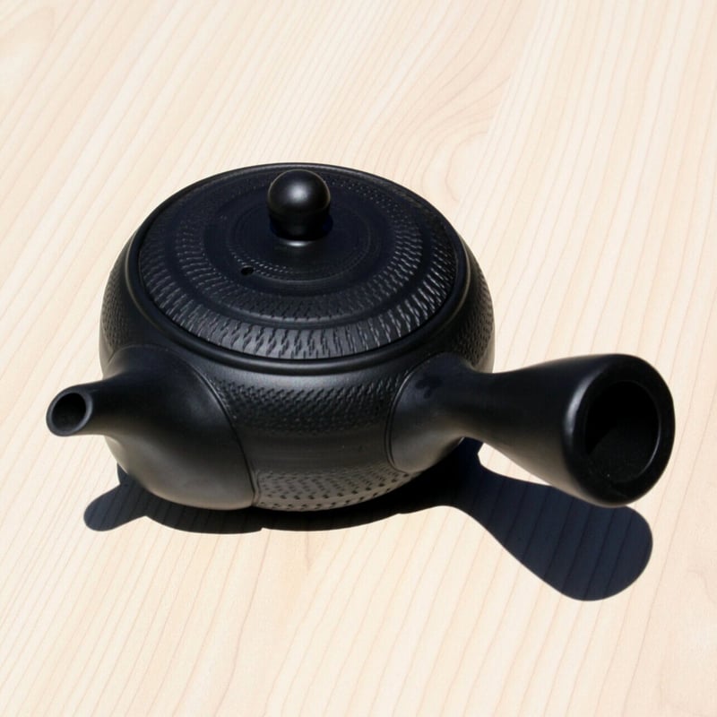 常滑焼 黒窯変平丸トビカンナ急須 ステンレス帯アミ 日本製 | とことこ