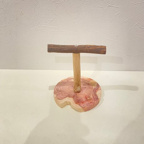 自然木(ツタ)のスタンドパーチ   パーチ長さ15cm／高さ約16.5cm