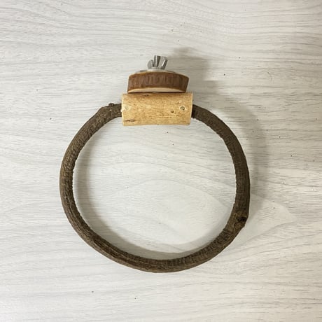 自然木（ツタ）のドーナツパーチ⑦　パーチ直径1cm／円直径13×13cm
