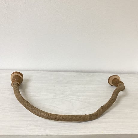 自然木（ツタ）のU字型パーチ　パーチ直径1.5cm／半径34cm／奥行き18cm