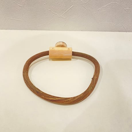 自然木（ツタ）のドーナツパーチ