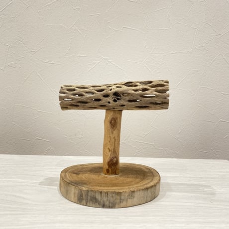 カクタスのスタンドパーチ③　パーチ長さ13cm／高さ11.5cm