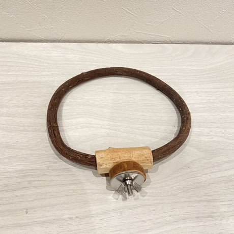 自然木（ツタ）のドーナツパーチ⑩ パーチ直径1cm／円直径14.5×16cm