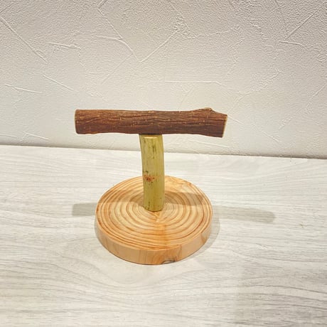 自然木(ツタ)のスタンドパーチ③   パーチ長さ12cm／高さ約10.5cm