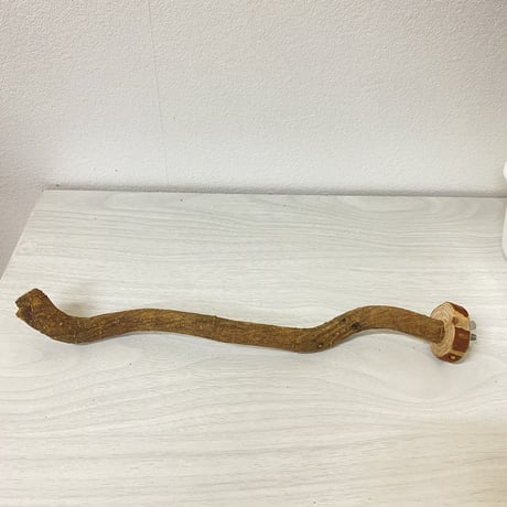 自然木（ツタ）のパーチ②　直径1.5cm／長さ28cm