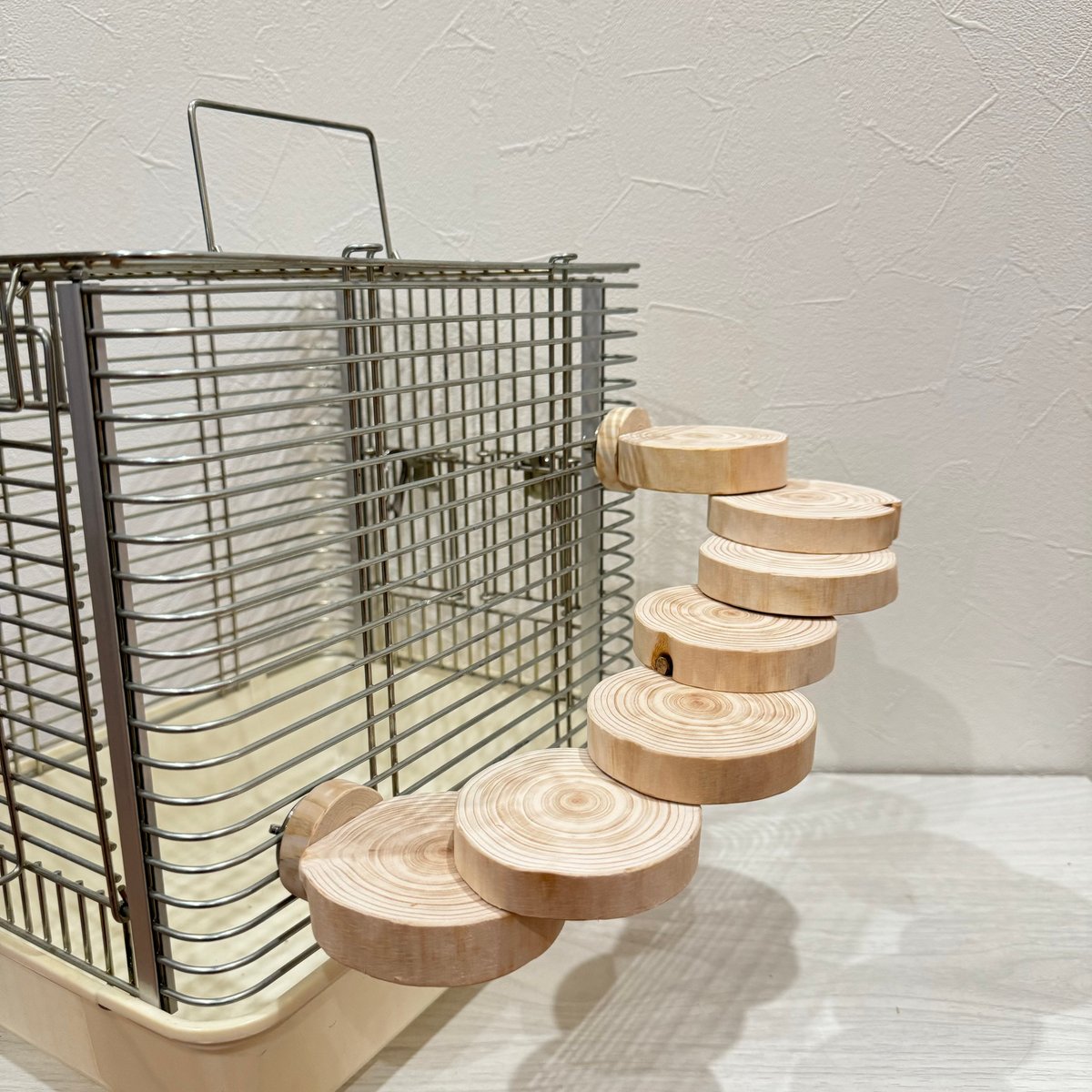 桧の螺旋階段（可動式） | 自然木の鳥用品 鳥豆堂【トリマメドウ