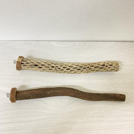 【sachik_ooo様専用】カクタスパーチ：直径2〜3cm／長さ28cm 自然木（ツタ）パーチ：直径2〜2.5cm／長さ30cm