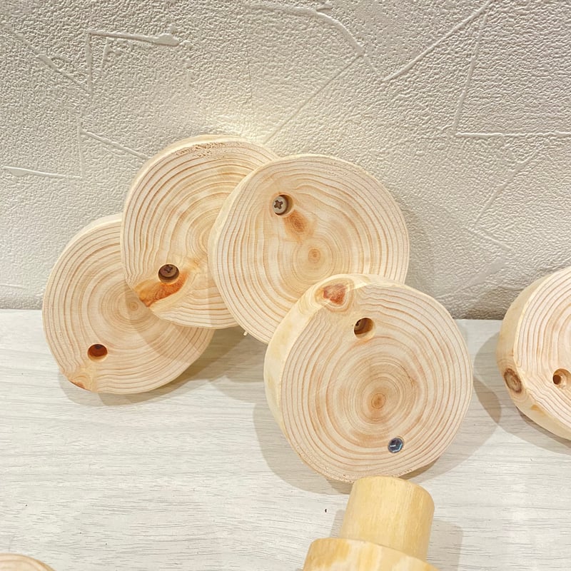 ツタの止まり木付き桧の螺旋階段（可動式） 直径約7cm | 自然木の鳥