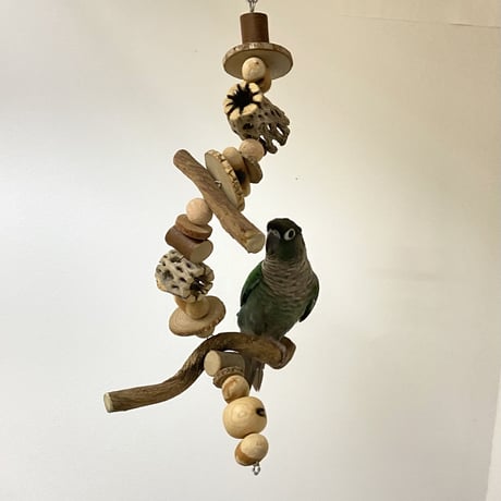 おでんくん②【ウロコサイズ】カクタスと天然ウッドビーズのゆらゆらおもちゃ