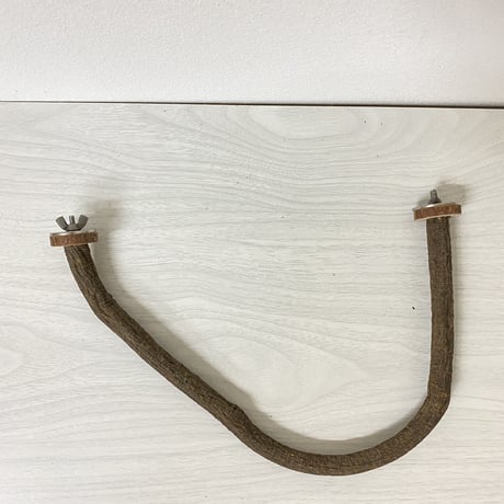 自然木（ツタ）のU字型パーチ　パーチ直径1.2cm／半径25cm／奥行き17cm