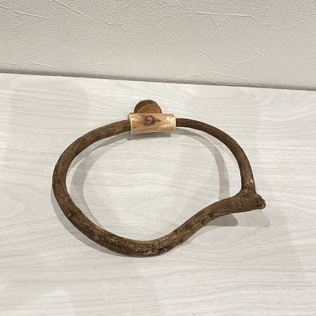 自然木（ツタ）のドーナツパーチ⑫ パーチ直径1cm／円直径15×18.5cm