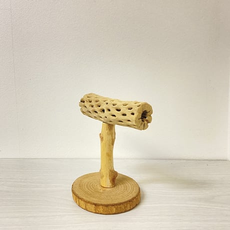 カクタスのスタンドパーチ①　パーチ長さ13.5cm／高さ14.5cm