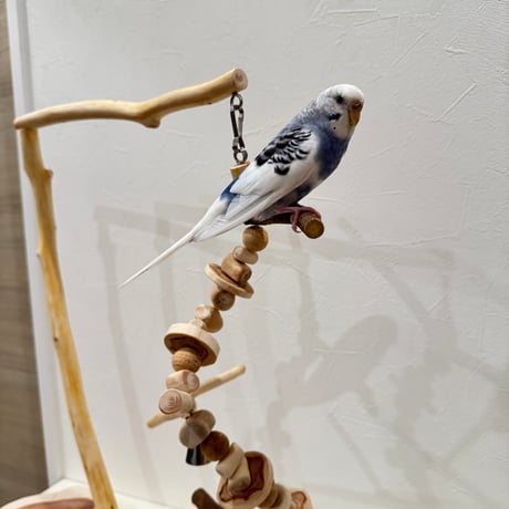 国産ウッドビーズのおでんくん① ステンレスベル付き　【インコ・小鳥のおもちゃ　自然木の止まり木】