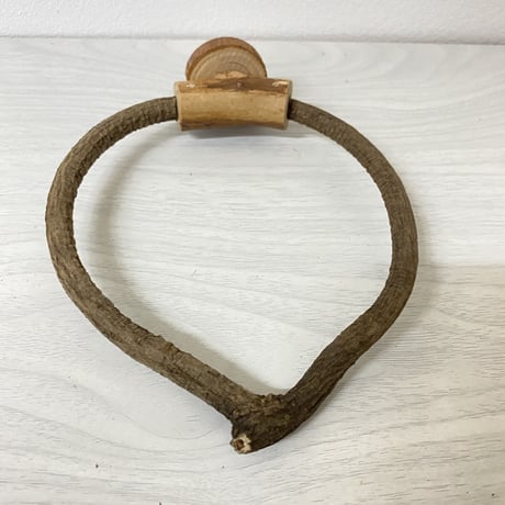自然木（ツタ）のドーナツパーチ③　パーチ直径1cm／円直径15×13cm