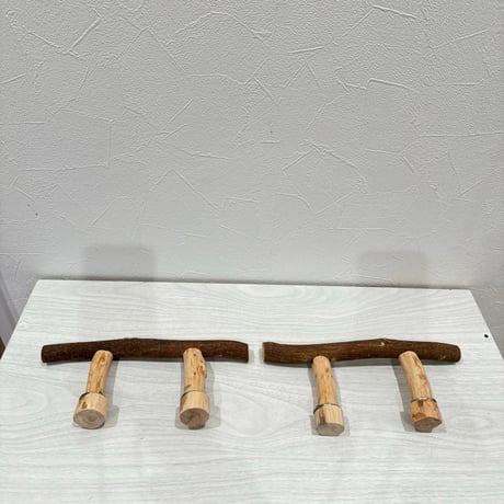 【erua.ehiku様専用】おやつ入れつき丸太パーチ　ツタのT字パーチ
